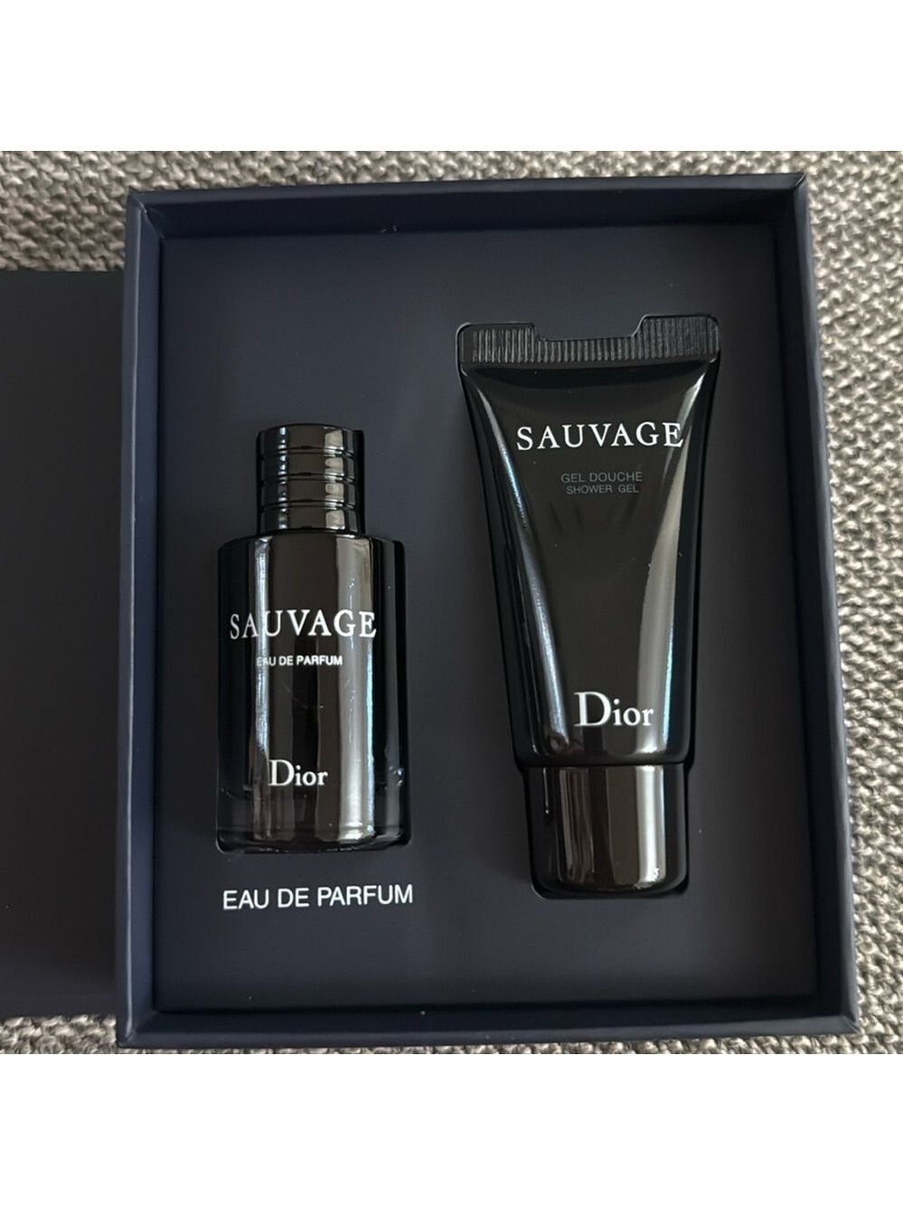 SAUVAGE DIOR Men's Travel Gift Set Sauvage Eau de Parfum Shower Gel Miniature